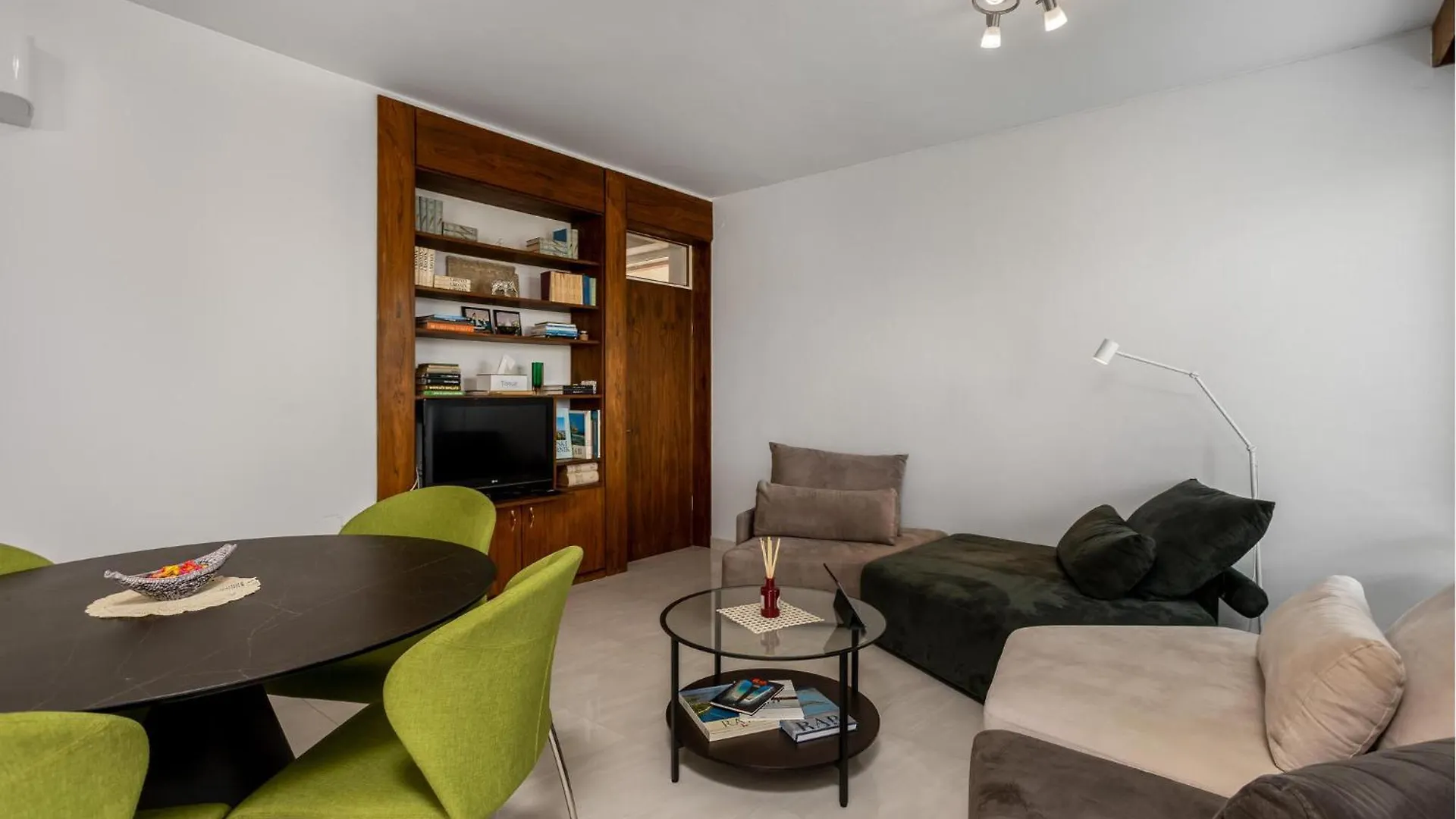 Lovely Home In Banjol With House Sea View Feriehus
