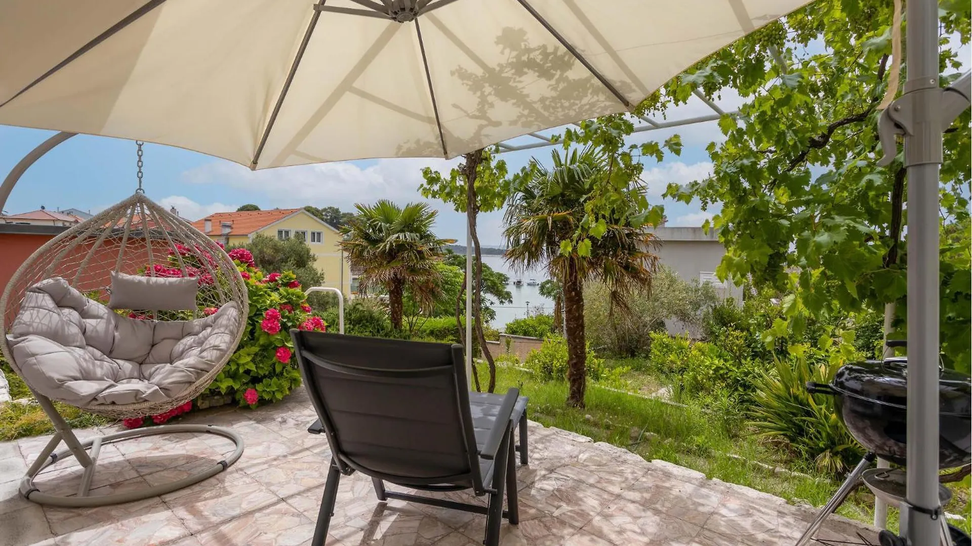 Feriehus Lovely Home In Banjol With House Sea View